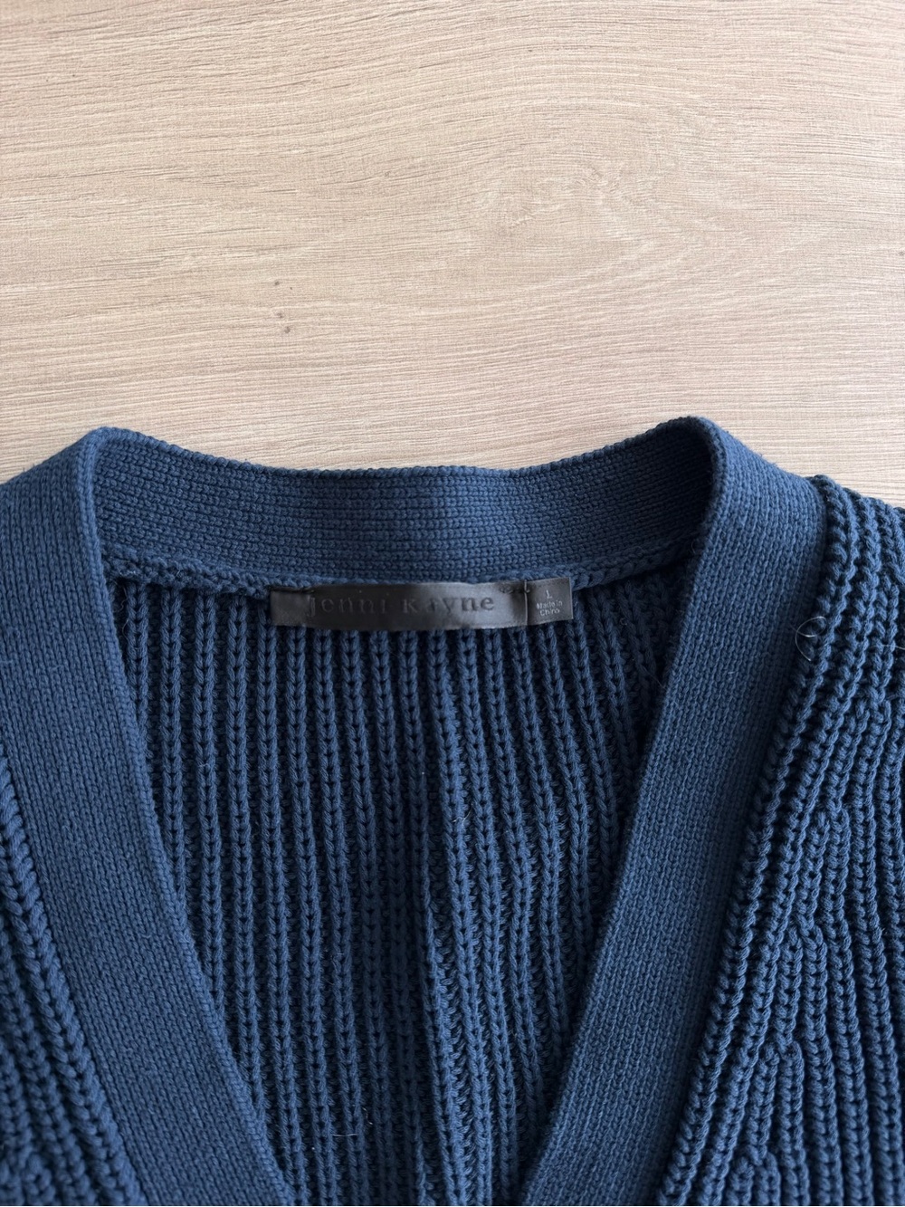 Jenni Kayne Navy Ribbed V‑Neck Button Cardigan - Picture 3 of 6